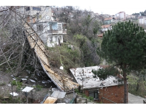 Zonguldak’ta Kuvvetli Rüzgar Çatıları Uçurdu