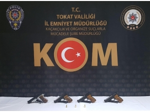 Aracında 4 Adet Ruhsatsız Tabanca Ele Geçirildi