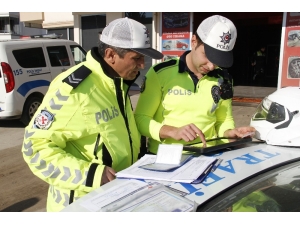 Ordulu Sürücüler Kırmızı Işık Ve Hız Sınırı Dinlemiyor