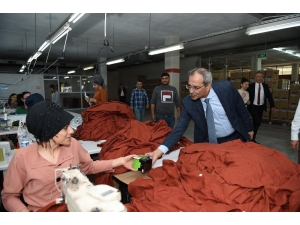 Başkan Bozdoğan’dan Tarım Ve Tekstilde Çalışan İşçi Kadınlara Sürpriz Ziyaret
