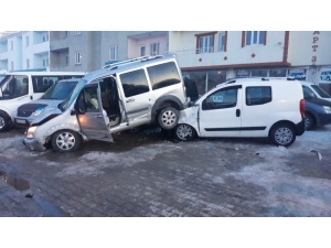 Kontrolden Çıkan Kamyonet Adeta Uçtu