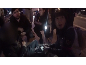 Basın Ekspres’te Yaralı Sürücüye Motosikletli Hemşireden Müdahale Kamerada