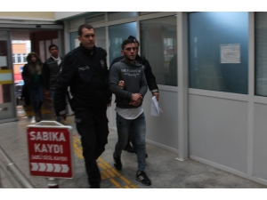 Aranan Suçluyu Gece Bekçilerinin Şüphesi Ele Verdi