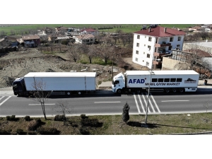 Tırlarla Köylere Ulaşılıyor, Depremzedelerin Yaraları Sarılıyor