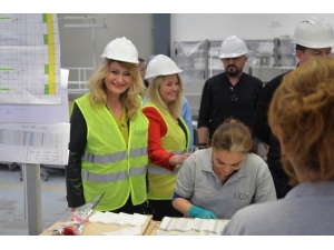 Serpil Şahin Fabrikada Çalışan Kadınları Ziyaret Etti