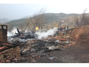 Evinin Önünde Yaktığı Anız, Canına Mal Oldu