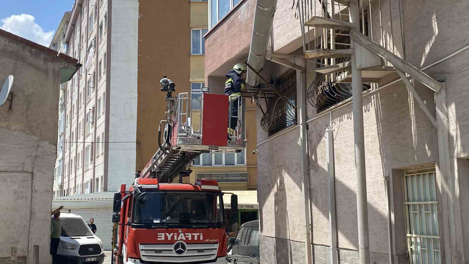 eskisehir-de-firin-bacasinda-cikan-yangin-panige-sebep-oldu