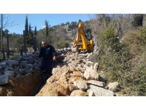 Akseki Mahmutlar’da 30 Yıllık Su Boruları Yenilendi