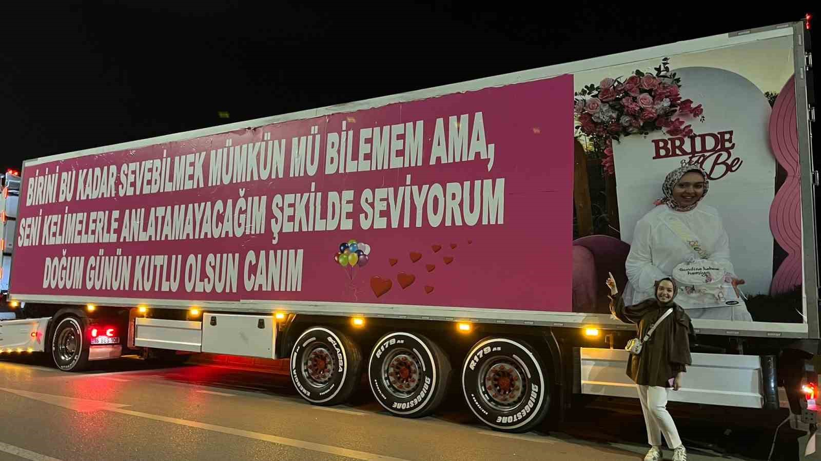 ozel-esinin-dogum-gunu-icin-25-metrelik-tiri-kapladi