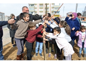 İşitme Engelli Öğrencilerden Ağaçlandırmaya Destek