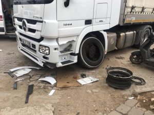 Lastik Patlaması Sonucu 2 Kişi Yaralandı