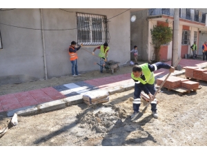 Akdeniz’de Asfalt, Kaldırım Ve Yol Açma Çalışmaları Sürüyor