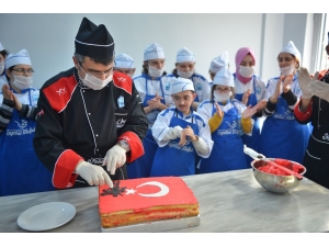 Mehmetçiğe ‘Ay Yıldızlı’ Destek