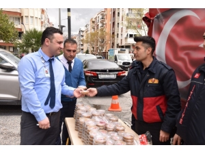 İtfaiye Personelinden Şehitler İçin Helva Hayrı