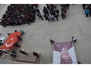 Liseli Öğrenciler Şehitler İçin Tek Ses Tek Yürek