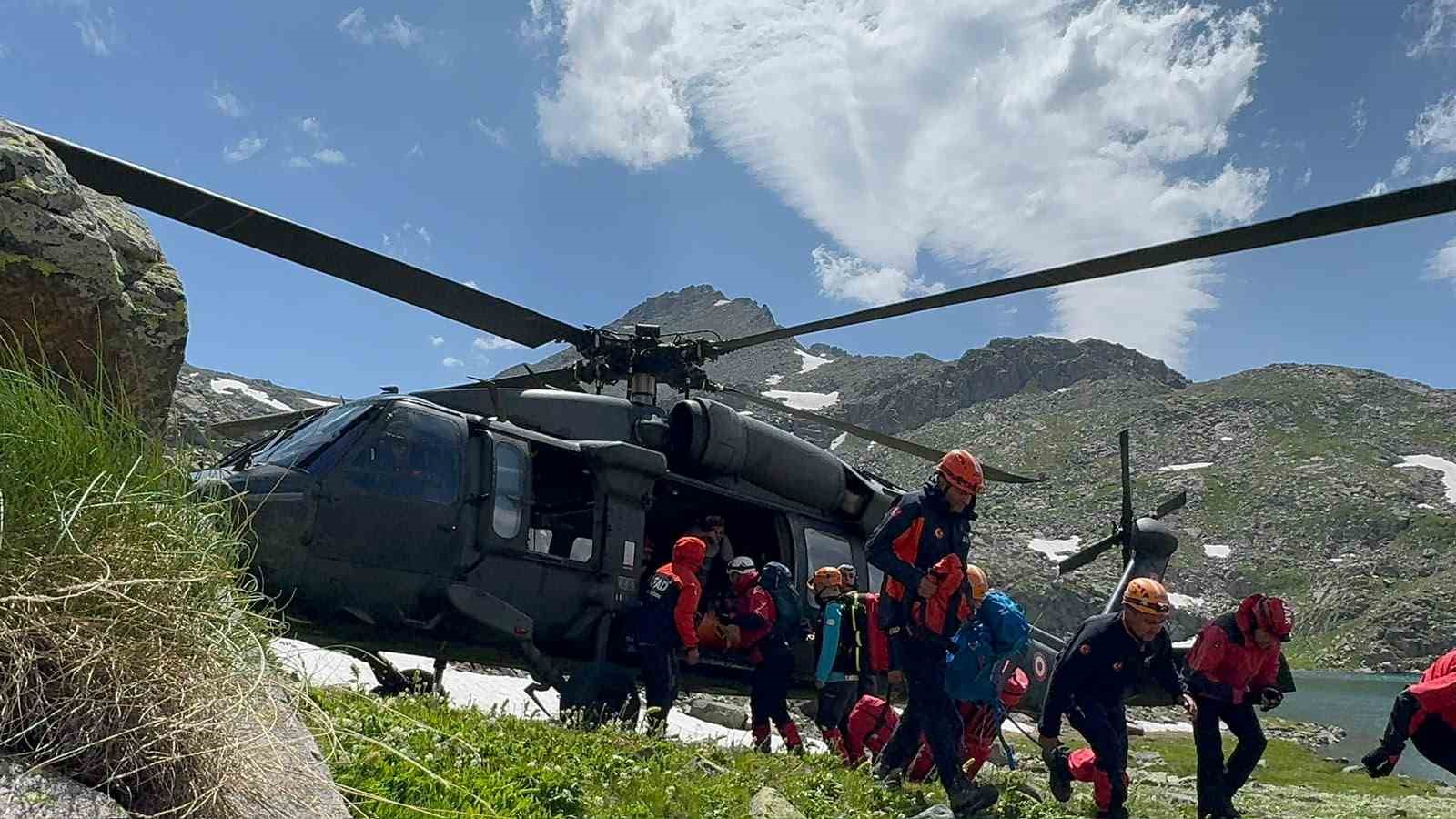 vercenik-dagi-nda-nefes-kesen-kurtarma-yarali-kadin-dagci-saatler-suren-operasyonla-helikoptere-ulastirildi