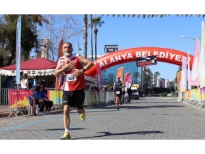 60 Yaşındaki Bilecikli Atletten Büyük Başarı