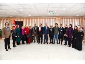 Ispartalı Yazarlar Kendilerine Ayrılan Stantta İmza Günü Düzenledi