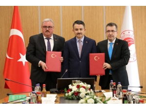 Bakan Pakdemirli: "Süt Üretiminde Meteoroloji Verileriyle Artış Hedefleniyor"