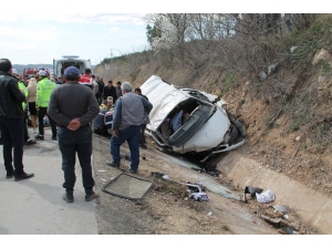 Minibüs Şarampole Yuvarlandı: 9 Yaralı