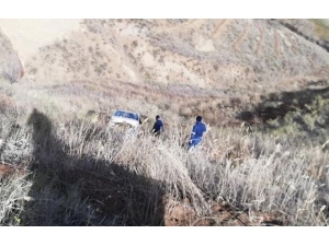 Otomobil Şarampole Uçtu: 1 Yaralı