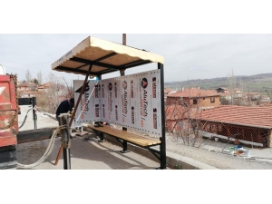 Sungurlu Belediyesi Otobüs Duraklarını Kendisi Yapıyor