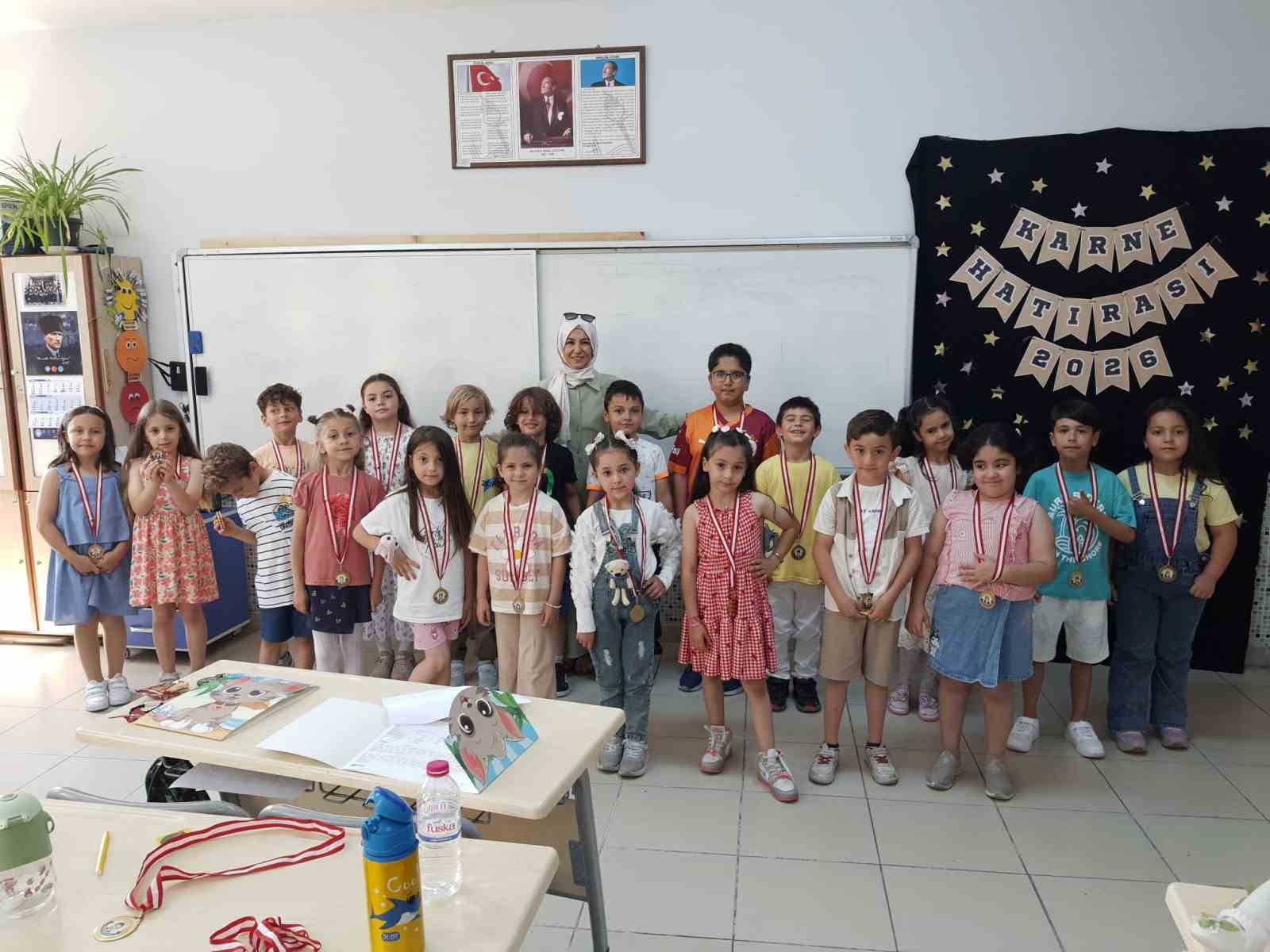 afyonkarahisar-da-143-bin-ogrenci-yaz-tatiline-girdi