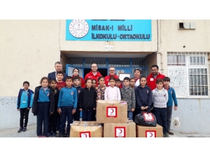 Öğrenciler, Harçlıklarını Depremzedelere Bağışladı