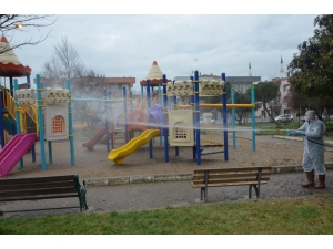 Akhisar’da Parklar Ve Pazar Yerleri Dezenfekte Ediliyor