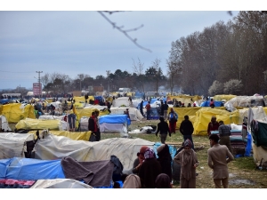‘Tampon’ Bölgede Mültecilerin Bekleyişi Sürüyor