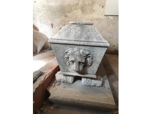 İzmir’de Roma Dönemine Ait Bin 500 Yıllık Sunak Ele Geçirildi