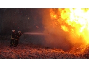 Alevler Metrelerce Yükseldi, Güvenlik Kulübeleri Forkliftle Taşındı