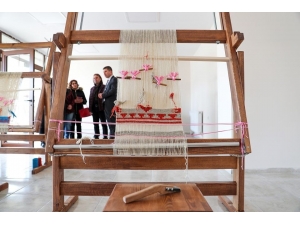 Kilim Kursu Kadınlara İş Kapısı Olacak