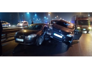 Polisin “Dur” İhtarına Uymadılar, Kaçarken Araç Çekicisine Çarptılar