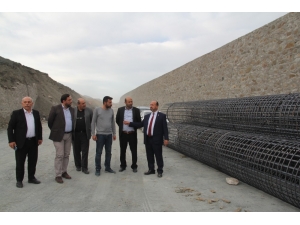 Heyelan Nedeniyle Kapanan Yolda Hummalı Çalışma