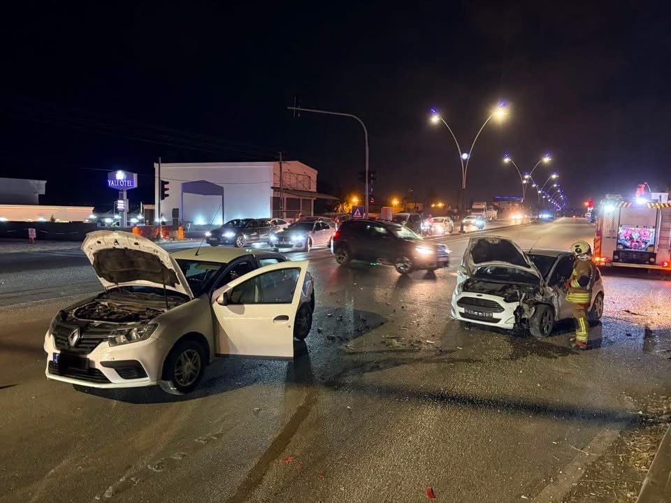 arsuz-da-trafik-kazasi-2-yarali