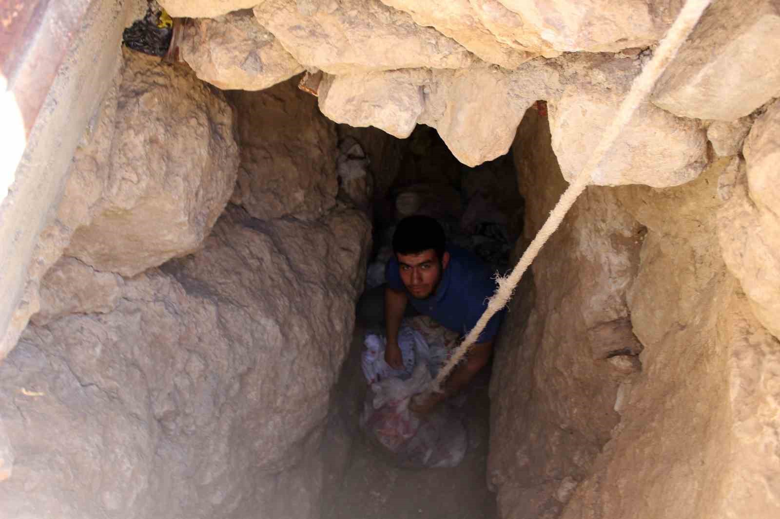ayranpinar-koyunde-peynirler-dogal-buz-magaralarinda-muhafaza-ediliyor