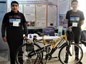 Liseli Öğrenciler Kendi Kendini Şarj Edebilen Elektrikli Bisiklet Üretti