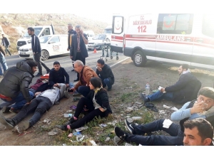 Şanlıurfa’da İşçi Servisleri Kaza Yaptı: 18 Yaralı