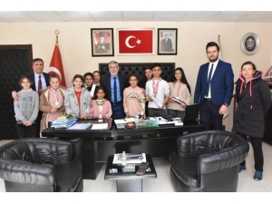 Türkiye Finallerine Katılacak Olan İnönülü Öğrencilerden Başkan Bozkurt’a Ziyaret