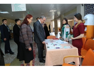 Sağlık Kurumlarını Ziyaret Etti