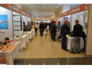 Lise Öğrencileri Araştırma Projelerini Sergiliyor