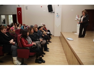 Bayraklı’da Kadın Hakları Seminerde Ele Alındı