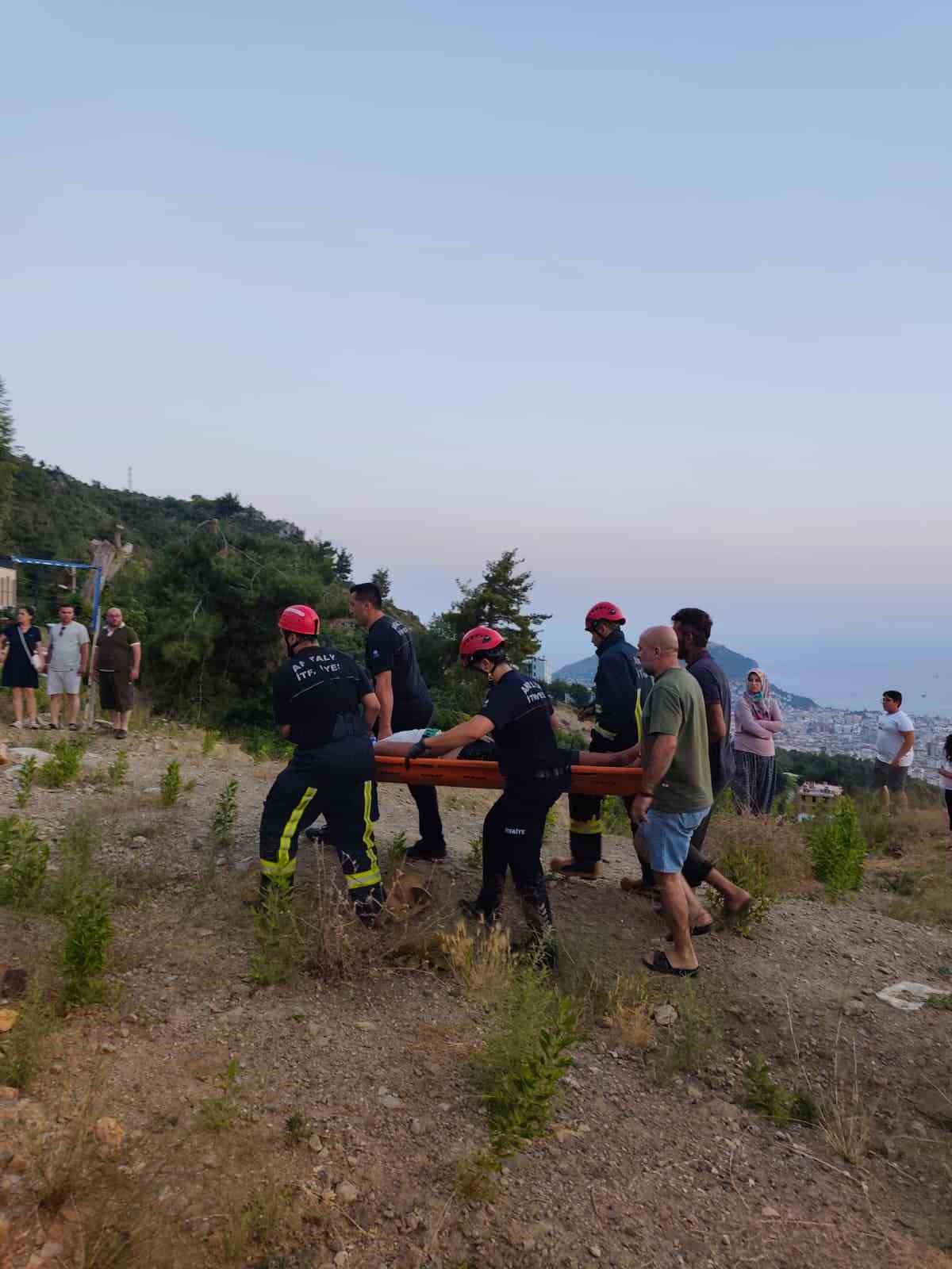 alanya-da-ucuruma-yuvarlanan-atv-surucusunu-itfaiye-ekipleri-kurtardi