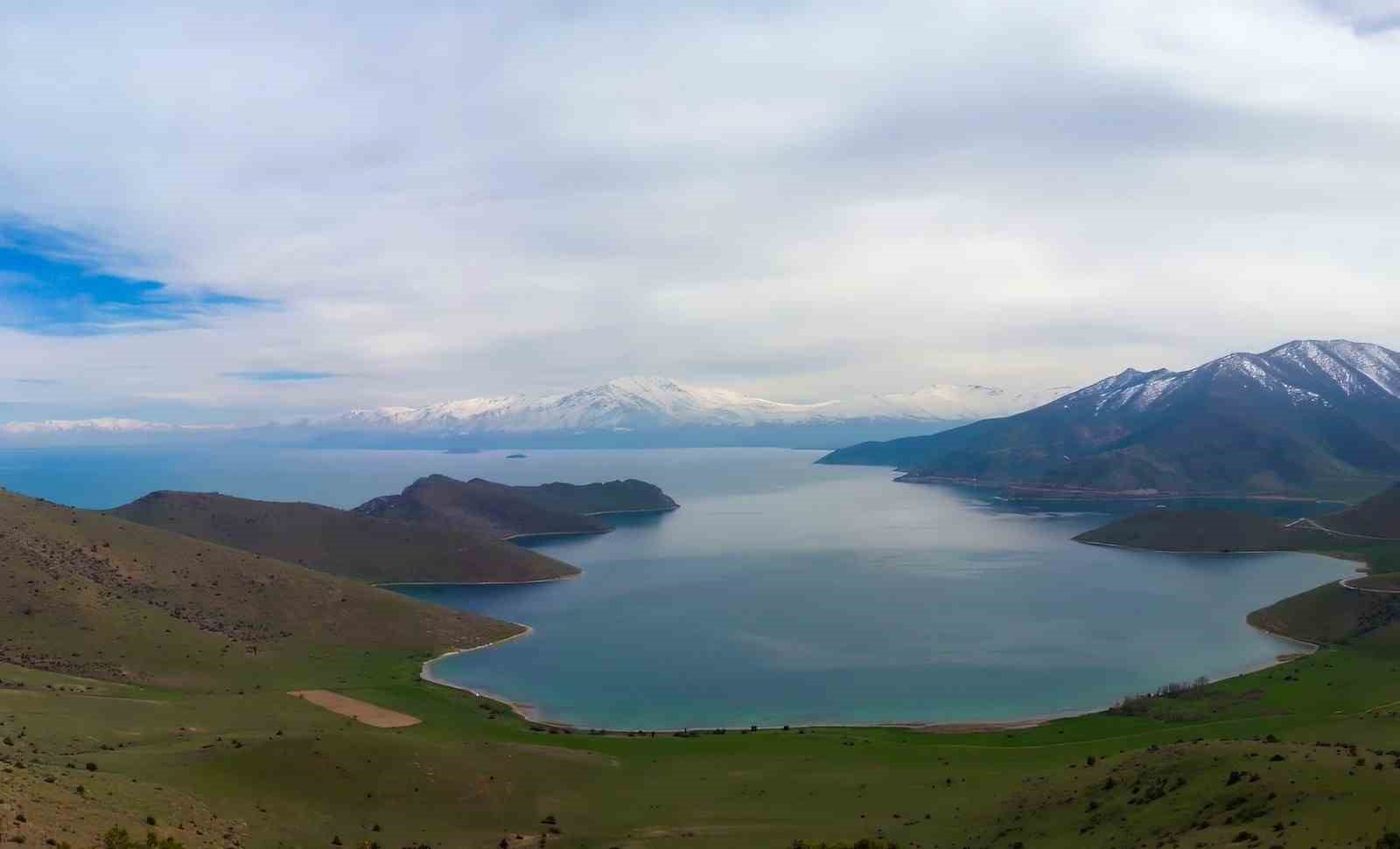 van-golu-nun-essiz-guzelligi-deveboynu-yarimadasi-milli-park-ilan-edildi