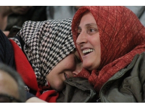 Bin 250 Konutluk Kur’a Çekiminde Toki Şanslıları Gözyaşlarına Boğuldu