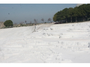 ’Beyaz Cennet’ Pamukkale’ye Gelen Turist Sayısı Yüzde 30-35 Seviyelerinde Azaldı