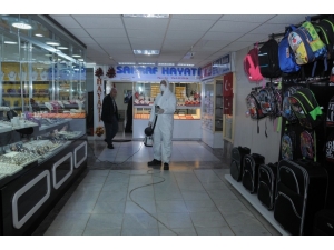 Kırşehir Belediyesi, Ortak Kullanım Alanlarında Koronavirüs İlaçlaması Yaptı