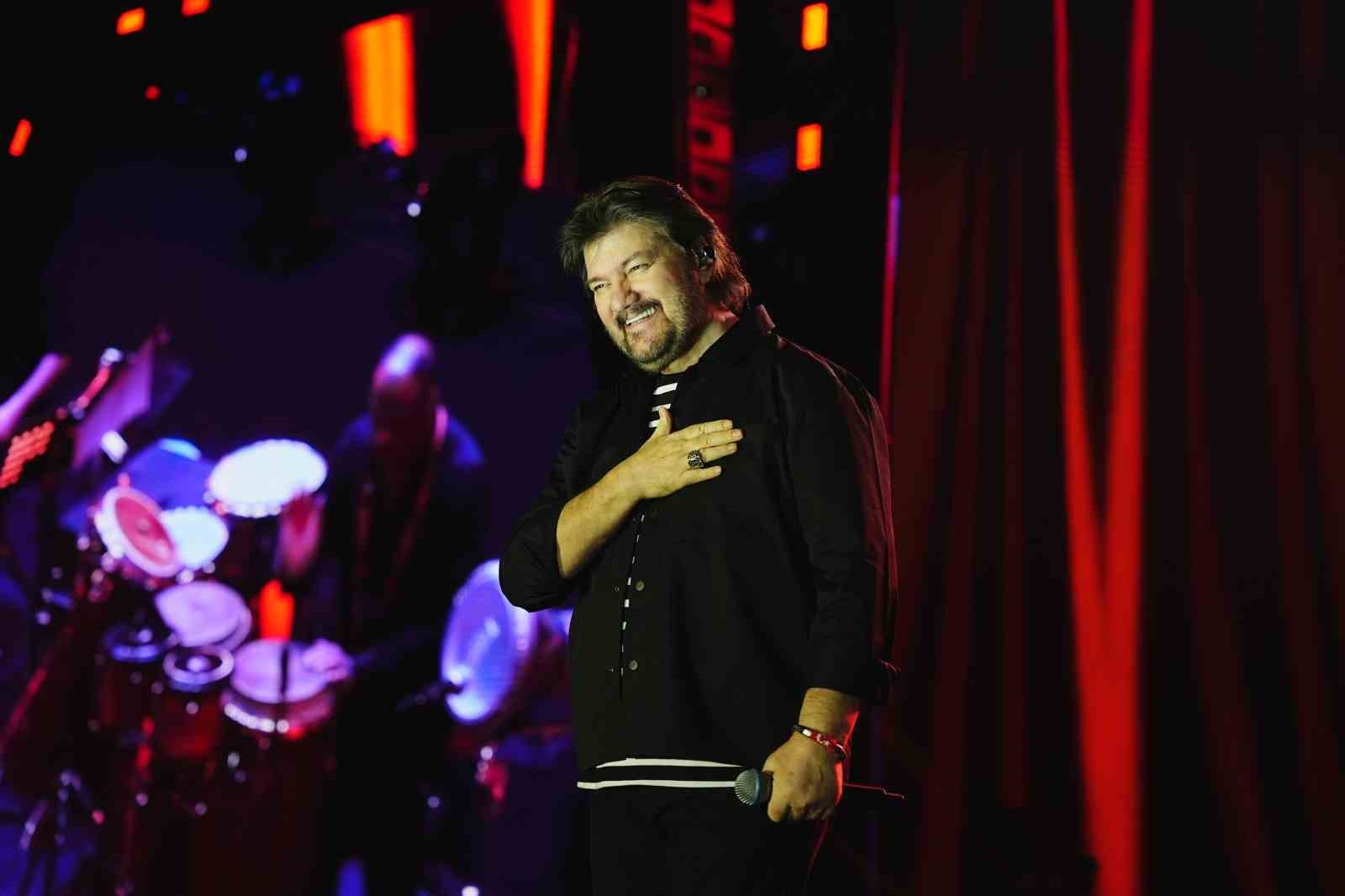 ahmet-safak-kayserili-hayranlariyla-bulustu