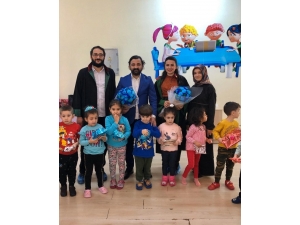 Barodan Minik Öğrencilere Hediye